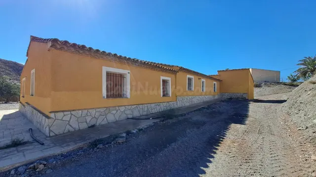 Casa de Campo en parcela de 24.000 m2 a 5 minutos de Aguilas - foto 4