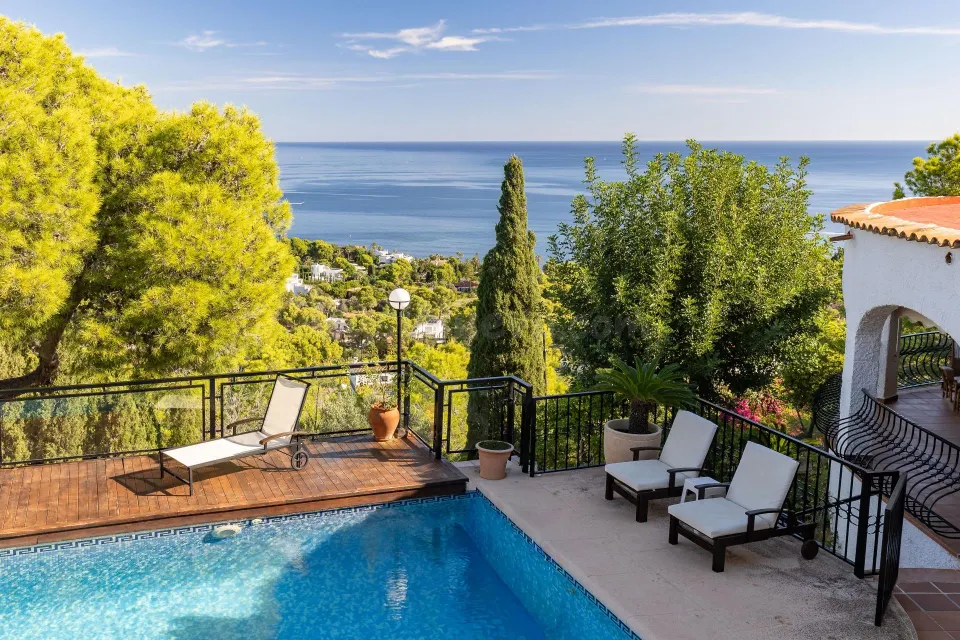 Fantastica Villa mediterránea con vistas panorámicas al mar en Las Rotas