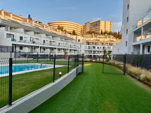 Moderno Apartamento en Fuengirola con Vistas y Amplias Zonas Comunes por €310,000 — 15