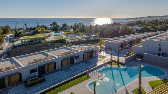 Venta de villa adosada con tres dormitorios en Mijas Costa,  - foto 2
