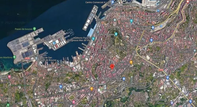 OPORTUNIDAD · LOCAL DE HOSTELERÍA LUMINOSO Y CON SALIDA DE GASES EN VIGO — 23