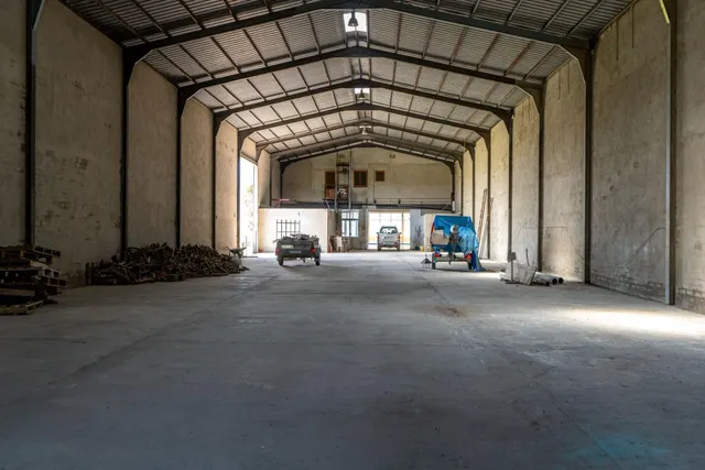Nave industrial con vivienda y gran terreno en venta en Delt - foto 3