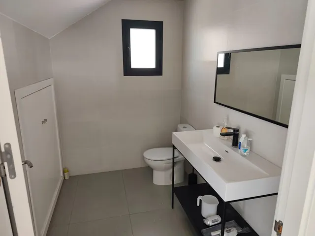 Nave en Poligono de Las Quemadas totalmente reformada y perfectamente instalada para uso mixto de oficinas y almacen — 45
