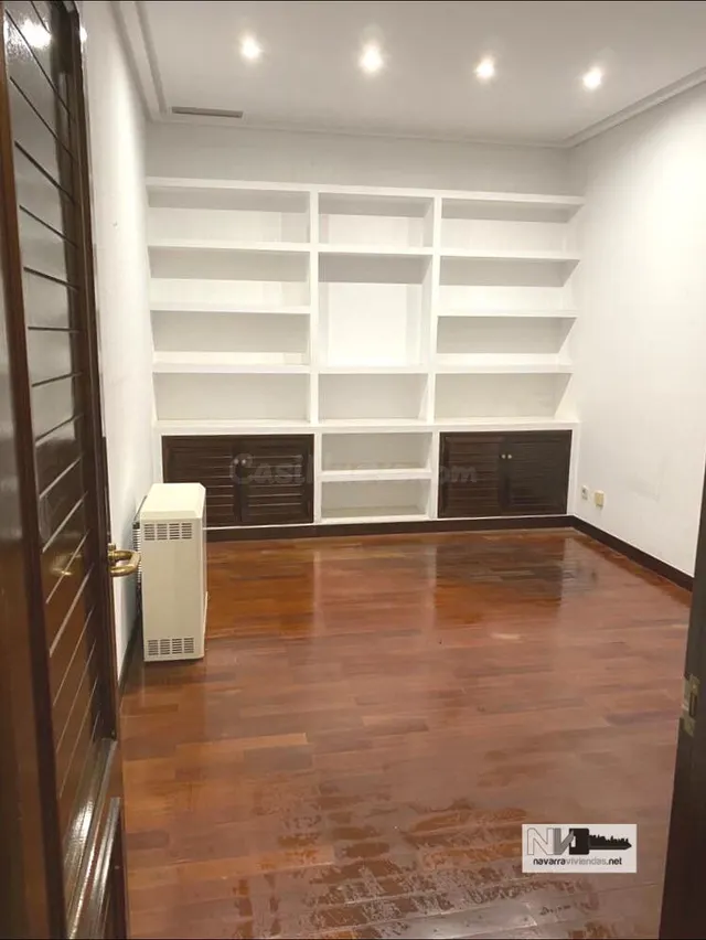 Alquiler de oficina con 3 despachos y 2 puestos de trabajo - foto 5