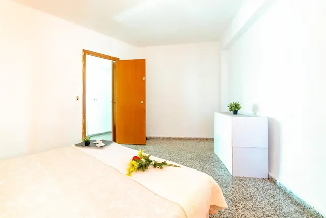 Piso con gran balcón en Avenida Burjasot — 29