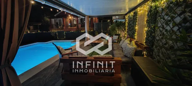 Una casa que impresiona por fuera y enamora por dentro... ¡IMAGINA TUS VERANOS AQUÍ! Piscina, barbacoa, pérgola y zona chill out — 4