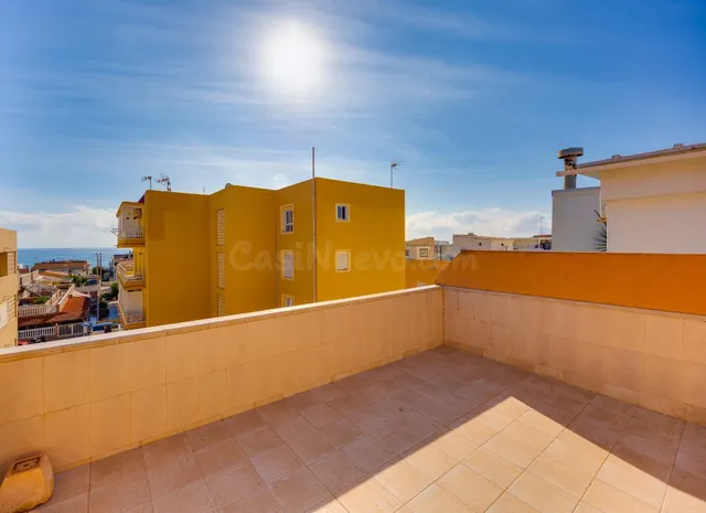 Ático duplex con solárium, vistas al mar y a 280 metros de l