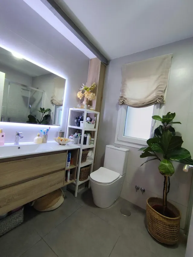 VIVIENDA REFORMADA;  CALIDAD, AMPLITUD Y UNAS VISTAS QUE MARCAN LA DIFERENCIA AL PASEO MARÍTIMO Y AL PUERTO. — 25