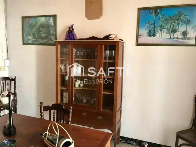 Casa de pueblo con huerta y gran potencial - foto 3