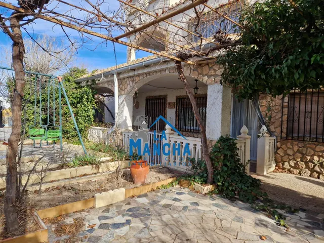 *180.000€* inmobiliaria la mancha vende parcela en Albacete — 43