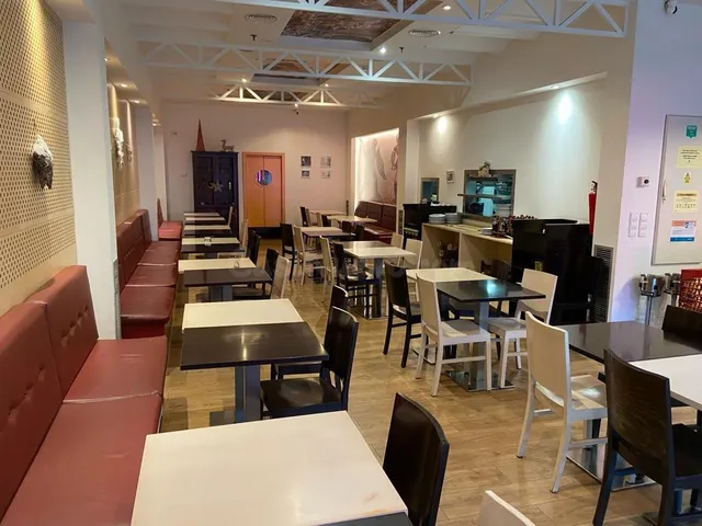 SE TRASPASA RESTAURANTE EN C.C. THADER - foto 4