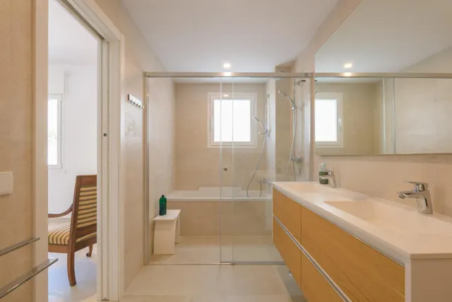Impresionante vivienda de lujo en Benalmádena con vistas infinitas al Mediterráneo — 34