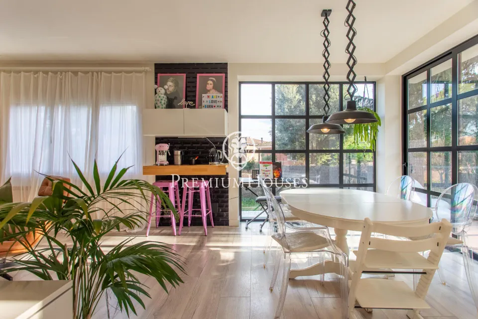 Casa independiente con jardín en venta en Argentona