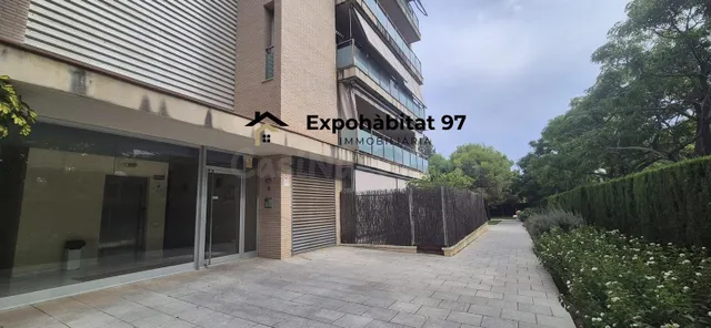 ¡BAJO ESPECTACULAR CON GRAN TERRAZA 90 m2. CON PARKING Y PIS - foto 3