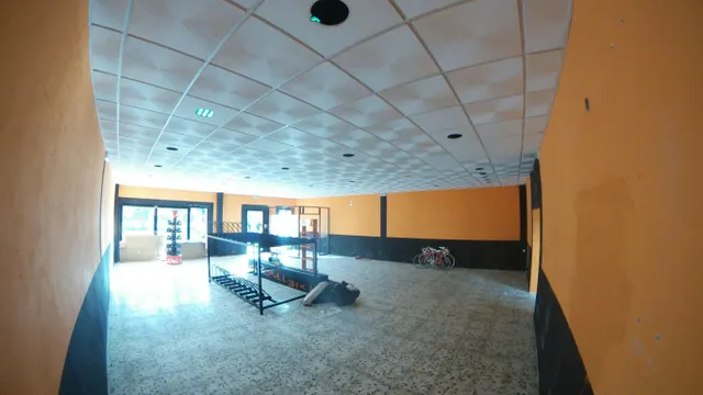 LOCAL COMERCIAL AMPLIO ZONA DE PASO — 2