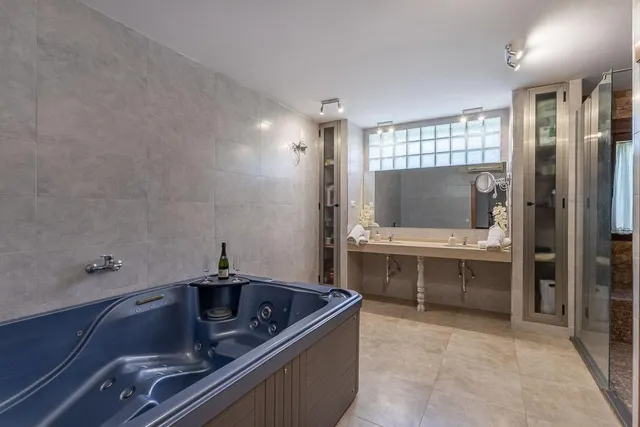 Chalet independiente con pozo propio y placas solares — 13