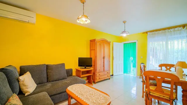 Bungalow en planta baja de 3 dormitorios con jardín y piscina comunitaria en Torrevieja — 7