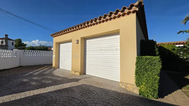 Chalet con piscina y licencia turística cerca del mar — 22