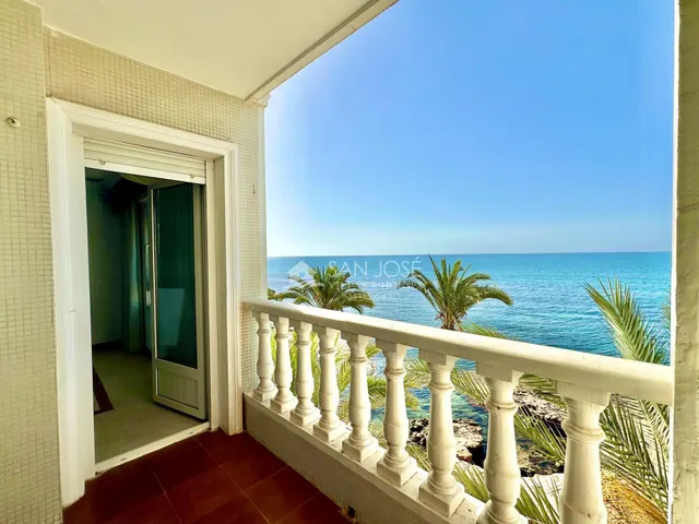 VENTA DE PISO EN TORREVIEJA, PRIMERA LÍNEA DE PLAYA Y VISTAS AL MAR — 24