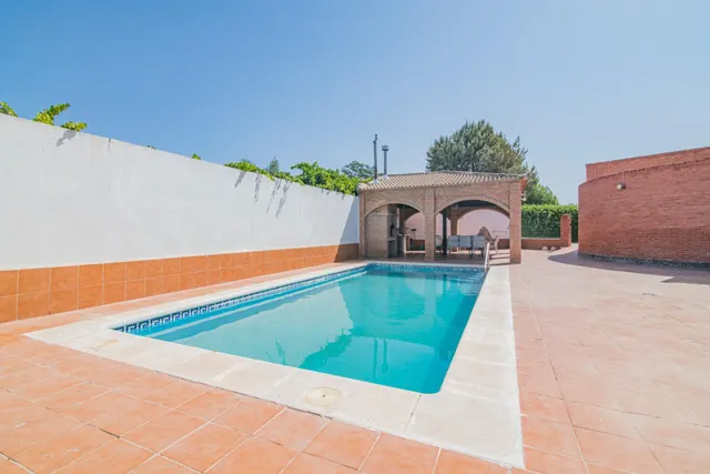 ¡Oportunidad Única! Se Vende Magnífica Casa en Esquina con Amplia Parcela — 41
