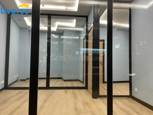 Local con 3 oficinas acristaladas totalmente reformado y un 