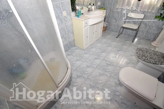 CHALET SEMINUEVO CON GARAJE, PISCINA Y AMPLIA PARCELA — 41