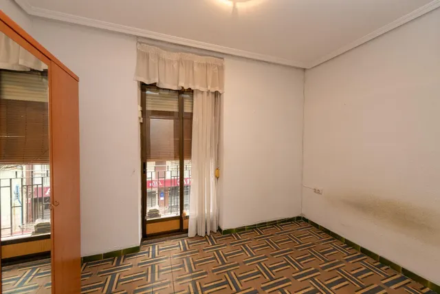Edificio de techos altos zona mercado! — 13