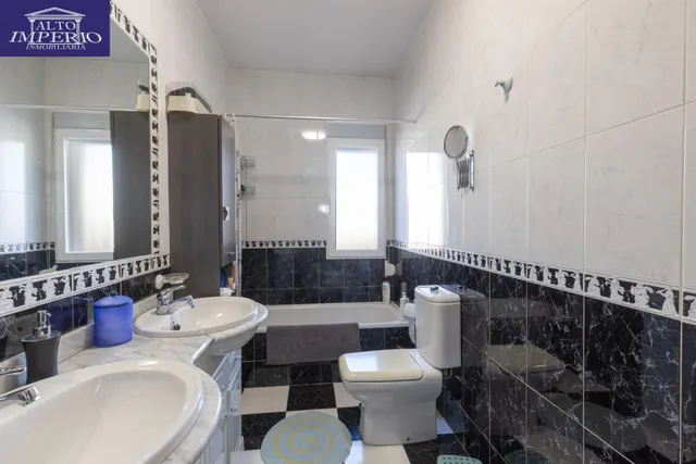 Casa en Armilla con terraza, patio y amplia cochera — 30