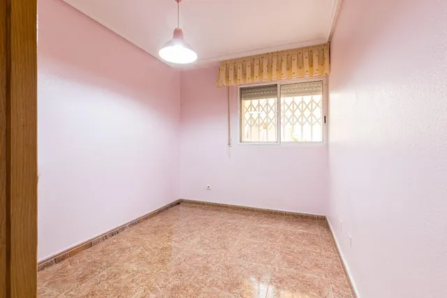 Piso de 3 dormitorios con garaje incluido en el Infante, Murcia — 11