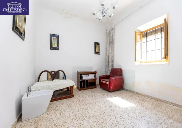 ¡CASA EN UNA SOLA PLANTA, CREA TU VIVIENDA IDEAL EN ALBOLOTE! Casa en una sola planta con patio, garaje y un gran potencial. — 13