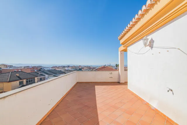 Encantador chalet ubicado en la mejor zona de Maracena, con Barbacoa y Piscina — 41