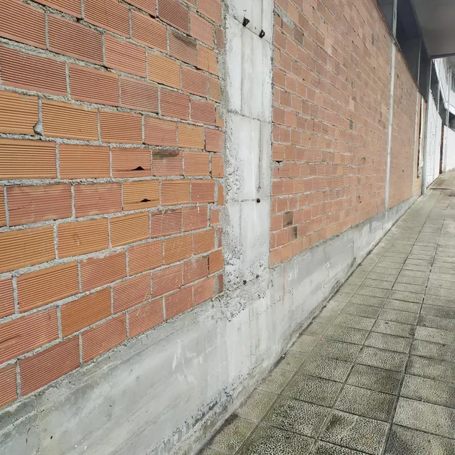 SE VENDE LOCAL COMERCIAL EN SILLEDA — 24