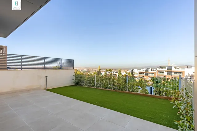 Exclusiva vivienda de lujo en planta baja con grandes terrazas, vistas a Granada — 11