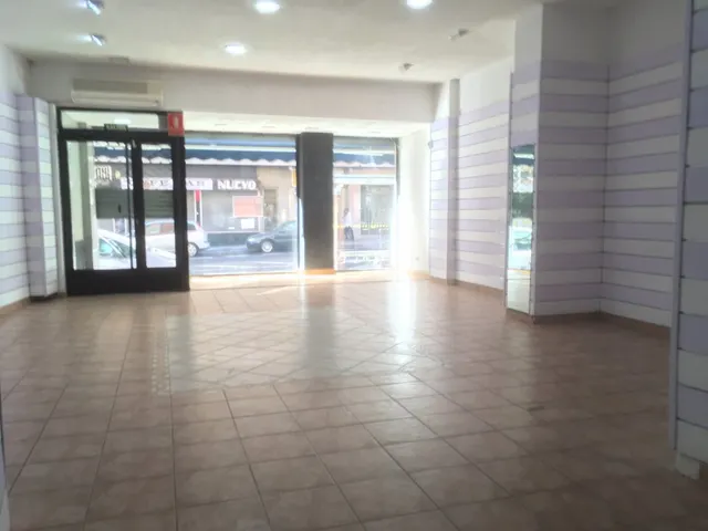FABULOSO LOCAL PARA INSTALAR SU NEGOCIO. — 6