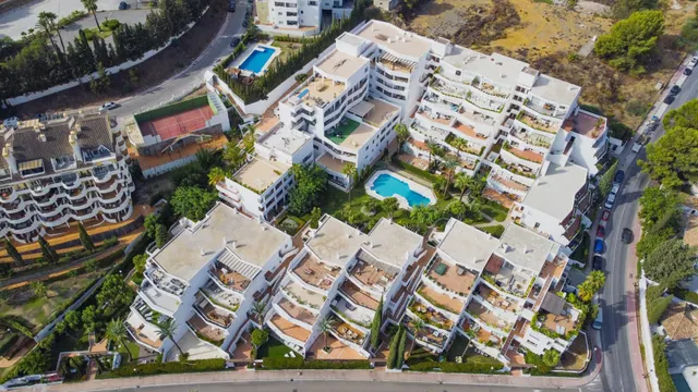 Apartamento de dos dormitorios bellamente reformado en la comunidad cerrada de Jardines de Andalucía — 16