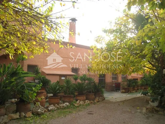 VENTA DE MOTEL EN ASPE DE 32 HABITACIONES, PRECIO NEGOCIABLE — 12