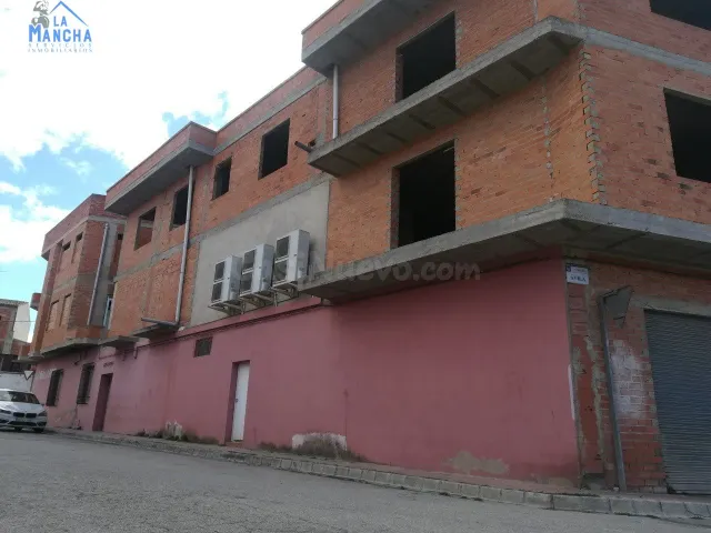 INMOBILIARIA LA MANCHA VENDE EDIFICIO EN FUENTEALAMO — 2