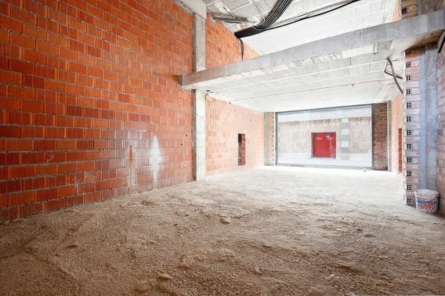 Oportunidad de inversión en local comercial al lado de Constitución. — 17