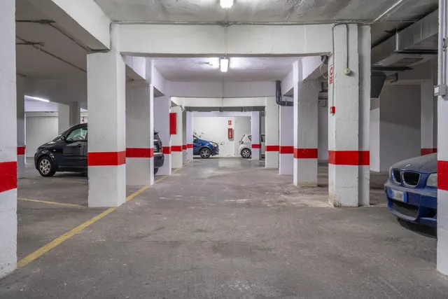 Alquiler plaza de aparcamiento para moto en Arabial — 19