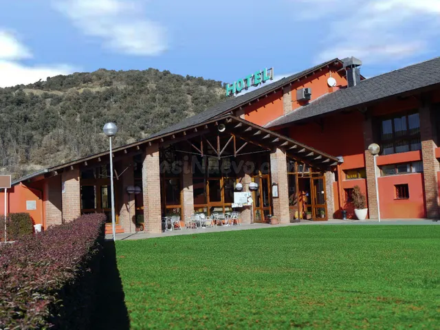 Hotel en 7000 m2 de parcela - foto 4