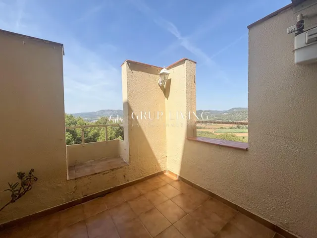 GRAN OPORTUNIDAD; PISO CON TERRAZA Y ESPECTACULARES VISTAS A