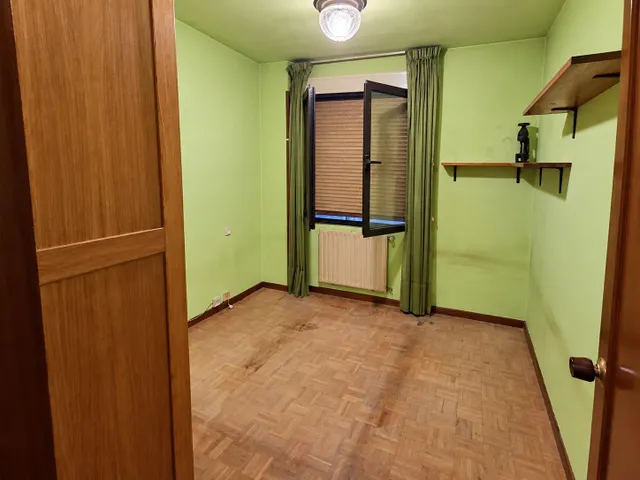 Piso con garaje, balcón y salón en dos alturas en la calle rosal, Oviedo — 18