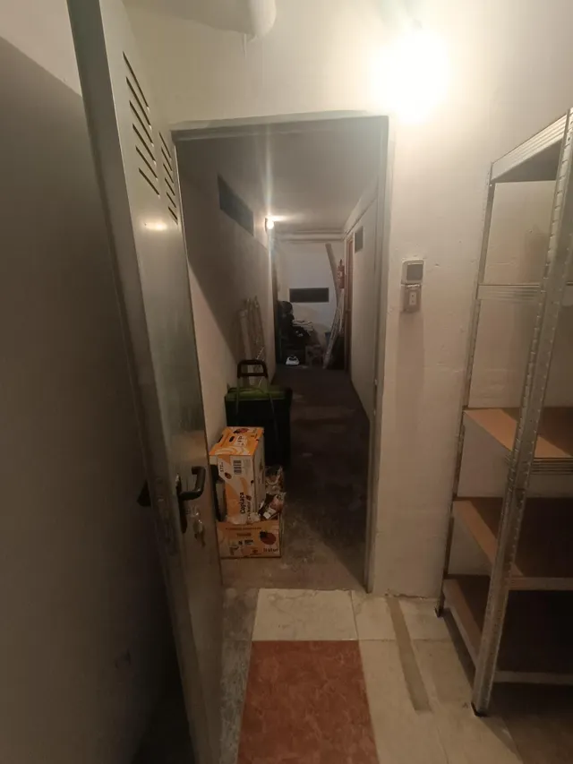 Garaje para coche pequeño + trastero de 9,30 m2 en San Basilio — 11
