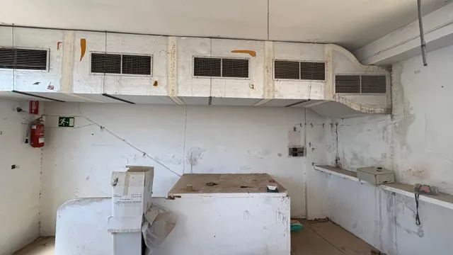 NAVE INDUSTRIAL CON MUCHAS POSIBILIDADES — 18