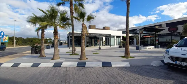 Se alquila por largo tiempo plazas de parking ( garaje ) en lomas de cabo roig ( orihuela costa) — 18