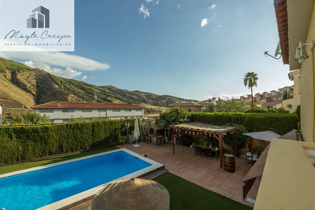 CHALET CON PISCINA Y JARDÍN A SOLO 10 MINUTOS DE GRANADA — 37