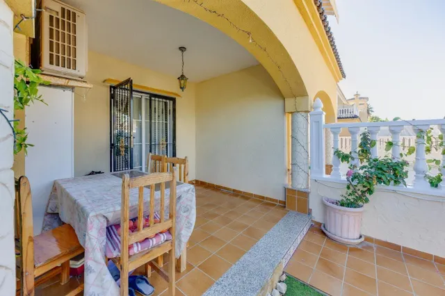 Bungalow en planta baja con amplio jardín privado y aparcamiento en Cabo Roig — 30