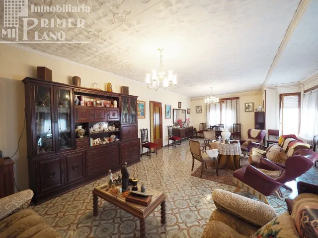Vivienda en esquina junto a c/Cervantes y Alfonso XII, de 30