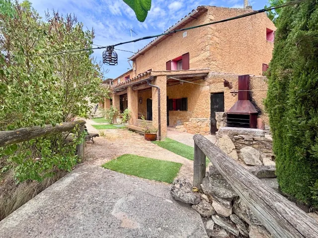 Masía catalana con encanto en entorno natural, lista para entrar a vivir o invertir como alojamiento rural — 4