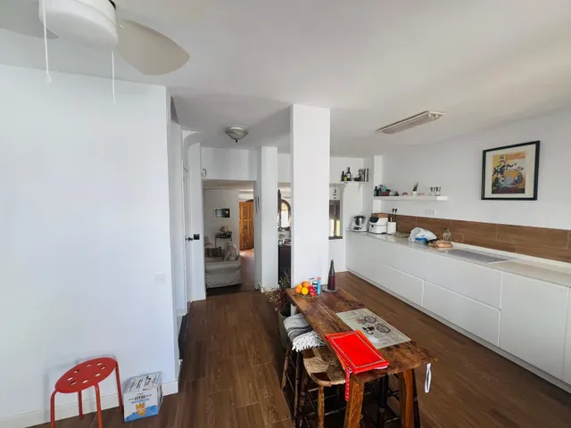 PAREADO EN VENTA EN LA COLINA A UN PASO DE LA PLAYA. — 18